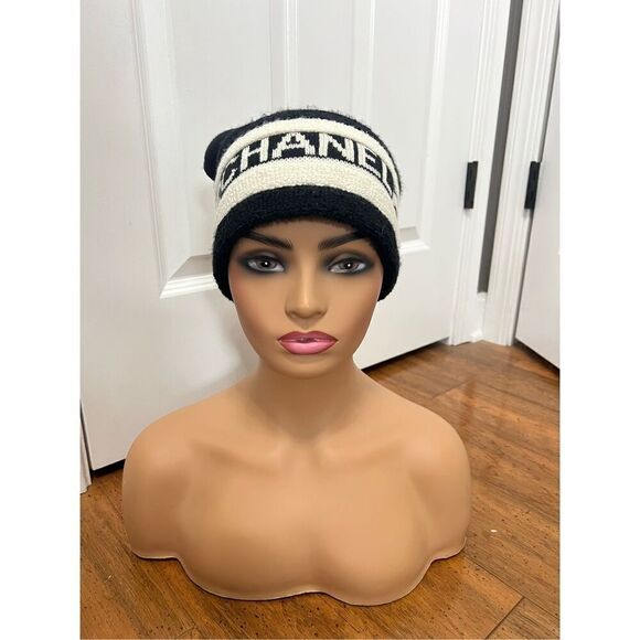 ⚡EVERYTHING MUST GO⚡ Chanel beanie - Picture 1 of 13